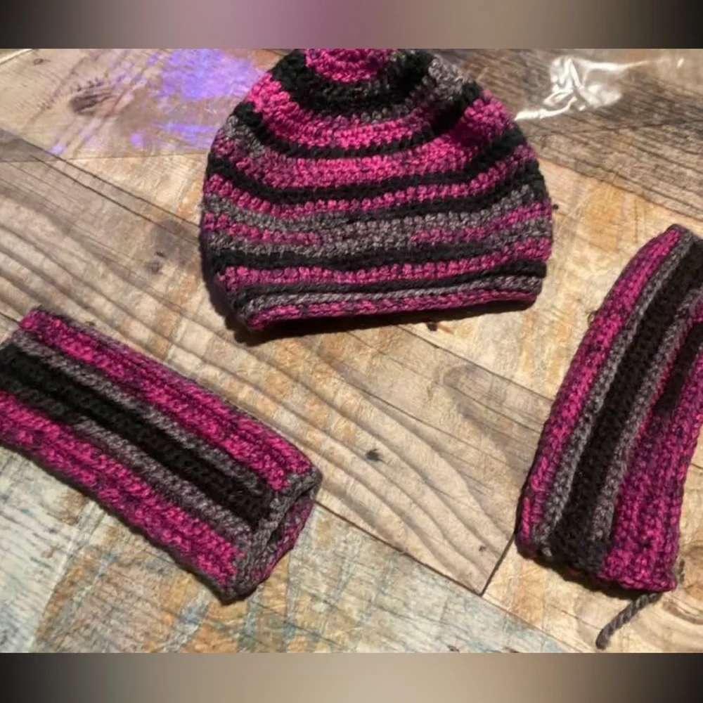Striped handmade Knit Hat and glove  Set